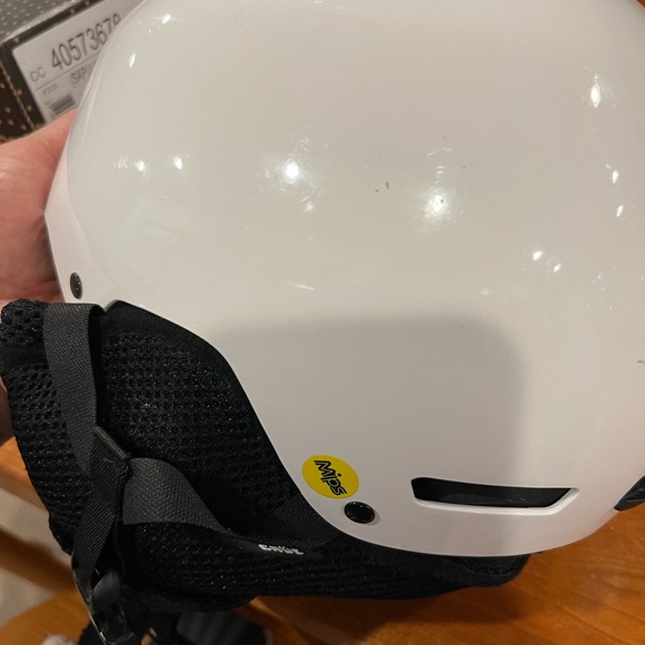 Giro youth small snow sport helmet with MIPS in white. - Picture 3 of 4